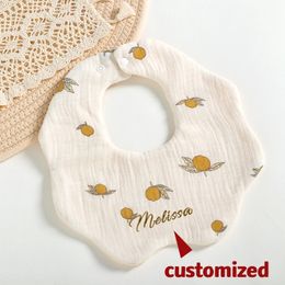 Nom personnalisé Baby Bib Cotton Gauze Empilproping Boy accessoires pour fille serviette de salive née