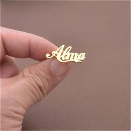 Broche com nome personalizado para mulheres e homens, broche personalizado em aço inoxidável com placa de identificação, joias para casamento, presente 240106