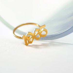 Aangepaste naam ringen voor vrouwen gepersonaliseerde nummer jaar oude Engelse lettertypen roestvrij staal goud womens teen ring bff sieraden