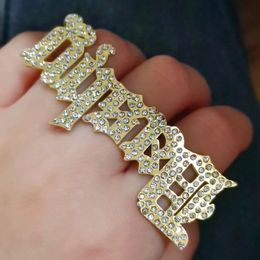 Anillo con placa de identificación personalizada, anillo con nombre de nudillos de cristal, anillo personalizado de tres dedos con diamante, joyería de moda para hombres y mujeres, regalo 240102