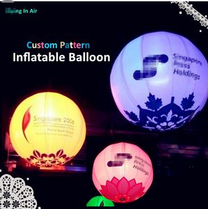 Ballon de fête annonçant la boule gonflable 2m accrochant la pleine sphère d'explosion d'air d'impression avec la lumière de LED pour la décoration de plafond de club