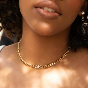 Collier ras du cou avec perles personnalisées, pendentif avec nom personnalisé, bijoux plaqués or, cadeau pour femmes et filles, 240119