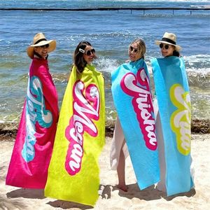 Aangepaste gepersonaliseerde naam strandhanddoek kleurrijke badhanddoeken voor meisje microfiber snel droog zand gratis yoga spa gym zwembad 240518