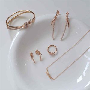 Personalizado oro rosa diamante arco nudo luz lujo alto sentido simple nudo collar pendientes 925 pulsera de plata ring286G