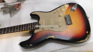 Custom Shop 1960 Relic Chocolate 3 Tone Sunburst elektrische gitaar Palissander toets Dot Inlay Cream Pickguard Knoppen SSS Pickups Tremolo Bridge Whammy Bar