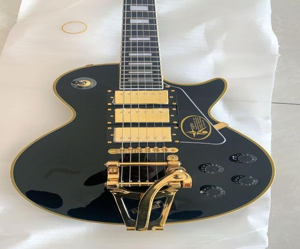 Tienda personalizada Bread de diapasón de ébano Black Ebony Guitarra eléctrica Big Tremolo Bridgegold Hardware China Electric Guitar 1307298