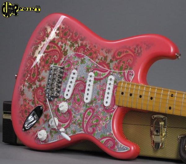 Masterbuilt personnalisé 1968 Pink Paisley St Guitar Guitare Corps aulne 1 pièce Maple Necd 21 Checks Maple Fretboard Vintage Tun7440240