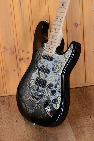 Custom Shop Richie Sambora Signature ST 1996 Guitare électrique Paisley noire Paisley Pickguard, Floyd Rose Tremolo, micros SSH, incrustation étoile