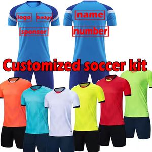 Custom Soccer Jerseys 2022 Aangepaste Logo Team Badge en Sponsor Persoonlijke aanpassing Voetbal Shirts Sets Matching Socks Mannen Kinder Jersey Kit Top