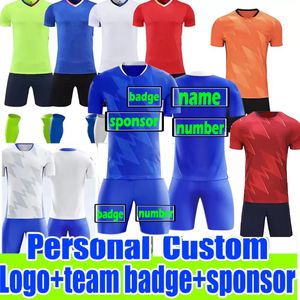 Jerseys de fútbol personalizado 2022 Logotipo personalizado Insignia y patrocinador Personalización personal Camisetas de fútbol Conjuntos Conjuntos de calcetines a juego Kit Kids Jersey