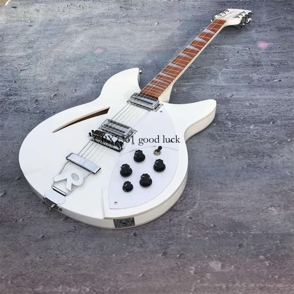 Cuerdas personalizadas Cuerpo semi hueco Guitarra eléctrica Barniz brillante Diapasón de palisandro Incrustación triangular Konbs Dos conectores de salida Golpeador blanco