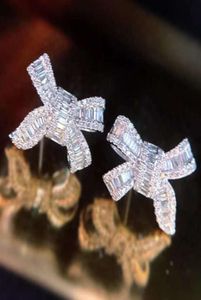Boulangs sur les bijoux de tendance personnalisés pour les femmes 2021 Diamond Natural Infini Forme d'arc 18k Oreille d'or4115887