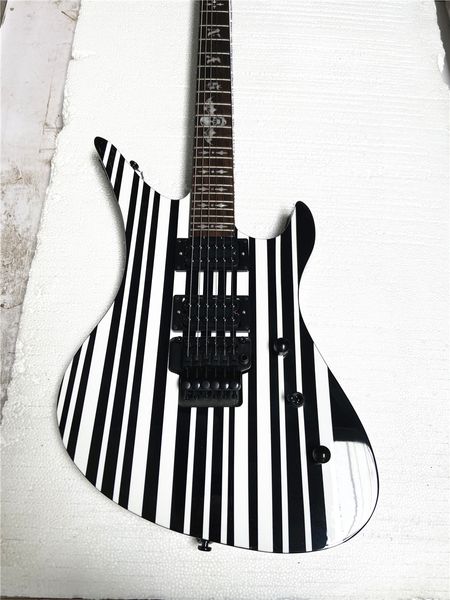 Guitare électrique de forme inhabituelle à deux couleurs personnalisées, corps à bande noire et blanche, matériel noir à double balançoire
