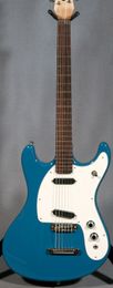 Custom Ventures Johnny Ramone Mosrite Mark II Guitarra eléctrica azul Tune-A-Matic Bridge Stop Tailpiece, 2 pastillas de bobina simple, sintonizadores vintage, golpeador blanco