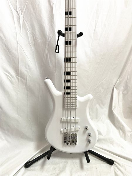 Guitare basse électrique blanche personnalisée à 5 cordes, incrustation de treillis noir, pont trémolo chromé