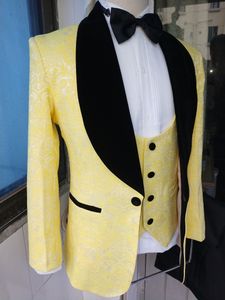 Personnalisez Jaune Paisley Groom Tuxedos Mens Party Prom Dress Manteau Blazer Wiastcoat Pantalon Costume D'affaires (Veste + Pantalon + Gilet + Cravate) NO: 076