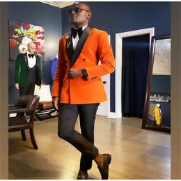 Aangepast 2 -delige oranje moderne mannen mode fit formele reversfeestpakken dubbele borsten jas+broek