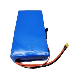 Aangepaste elektrische skateboard batterij 12s 44.4V 12AH 14AH Escooter lithium batterij met 50.4V 2A-oplader