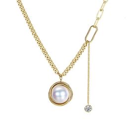 Collana con pendente di perle di acqua di mare Moissanite in oro massiccio giallo personalizzato su gioielli di moda per le donne