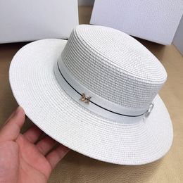 Chapeau de paille français personnalisé pour les femmes avec un top plat m chapeau haut blanc pour les femmes avec une protection solaire britannique, des vacances en bord de mer et une tendance du chapeau de soleil