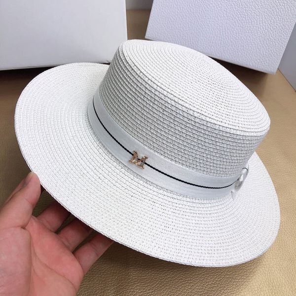 Chapeau de paille français personnalisé pour femme avec haut plat lettre M chapeau haut de forme blanc pour femme avec protection solaire britannique, vacances à la mer et tendance chapeau pare-soleil