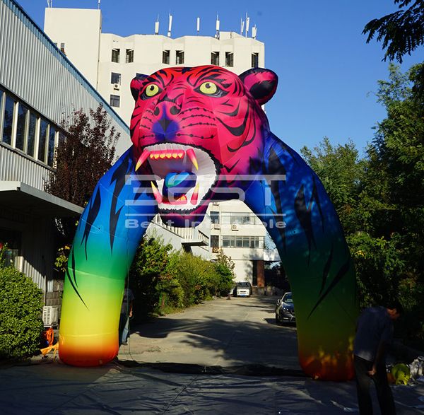 Serie animal realista modificada para requisitos particulares que hace publicidad de la entrada inflable del acontecimiento vivo del arco del estilo del tigre inflable