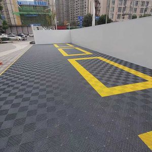 Aangepaste verlichte kunststof in elkaar grijpende PVC-garagevloeren Kleurrijke PP-garagevloerreiniging voor autowasstraat Fabrikant China HKD230809