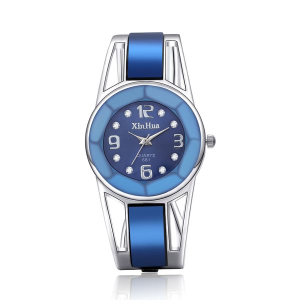 Bracelet de mode Xinhua Watch personnalisé Watch Watch Femmes en acier inoxydable Quartz Wristwatch Ladies Casual Student Gift Watches