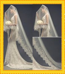 Custommade White Champagne Ivory 2022 Veille de mariage Cathédrale Train à la main Fleur Lace Bridal Veils Bridal Long Wedd1331915