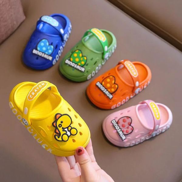 Animal mignon Baby garçons Slippers Summer Kids Cartoon Sandals Toddler Beach Chaussures Filles Giches mignonnes Enfants Slippers 240409