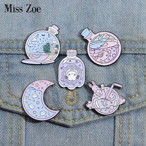 Schattige Dieren Emaille Pins Custom Wereld in een Glazen Fles Broches Revers Badges Grappige Universum Sieraden Cadeau voor Kinderen Vrienden