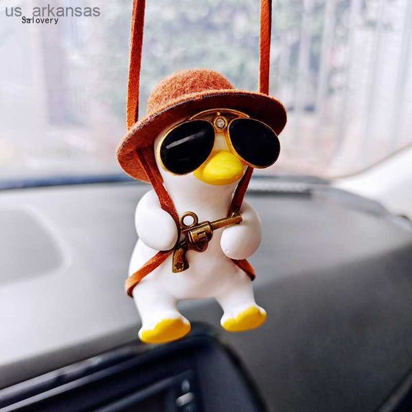 Cute Anime Swing Little Duck gafas de sol Interior del coche colgante Auto espejo retrovisor fragancia decoración accesorios niñas regalo L230523