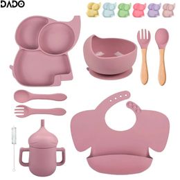 Lindo bebé Led Suministros de destete Plato de comedor de silicona Juego de alimentación Tazón de succión de silicona Taza de babero Platos para comer cuchara Elefante 240102