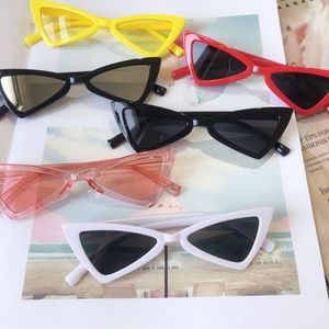 Lunettes de soleil Triangle mignon 12 couleurs Eyewear UV400 Kids Cateye Sun Glasshes Frame en plastique