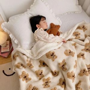 Couverture en laine d'agneau ours mignon Double face en laine d'agneau douce et chaude Sherpa canapé couvertures de sieste couvertures de couette pour enfants adultes 231229
