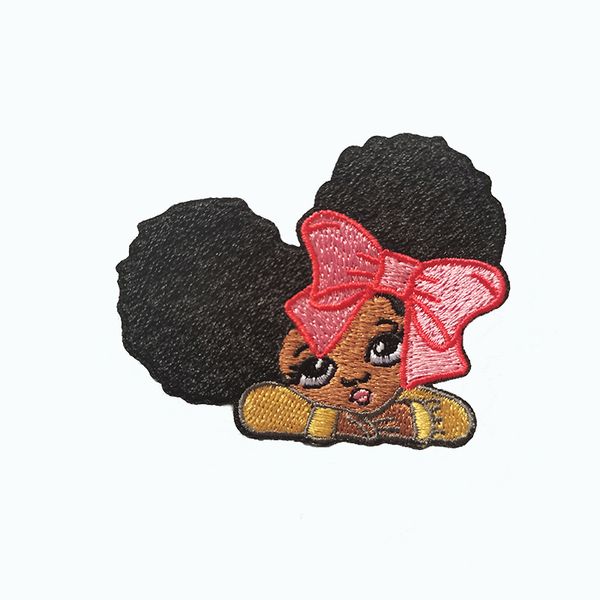 Iron de fille noire mignonne sur patch brodé