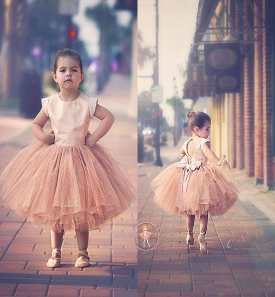 Lindo rubor rosa joya vestido de bola longitud del té vestidos de niñas de flores ojo de cerradura sin respaldo perla arco fiesta de boda cumpleaños niña de Navidad G9259878