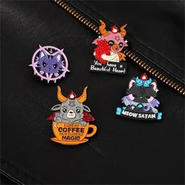 Mignon mais aussi Satan émail broches personnalisé chat chèvre broches revers badges animaux drôle citations bijoux cadeau pour enfants amis GC1701