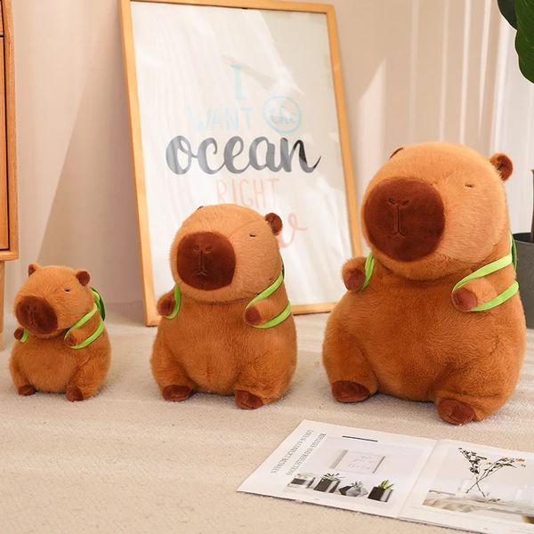 Lindo capibara con mochila juguetes de peluche sentado encantadores animales de dibujos animados muñecos de peluche regalo de vacaciones decoración del hogar sofá almohadas de felpa 240202