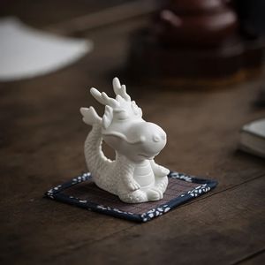 Lindos adornos de dragón de dibujos animados té mascotas auspiciosas decoración del hogar regalos de cerámica 240411
