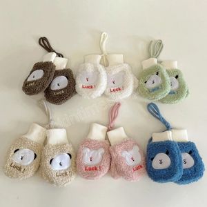 Mignon dessin animé en peluche bébé mitaines avec laçage laine d'agneau doux bébé filles garçons gants complets