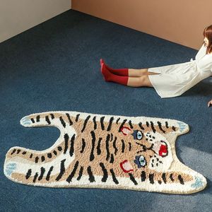 Cute Cartoon Tiger Shaped Soft Touch Small Decoration Area Rug 80x160cm, ins Popular Nordic Style Home Collection Carpet 210301