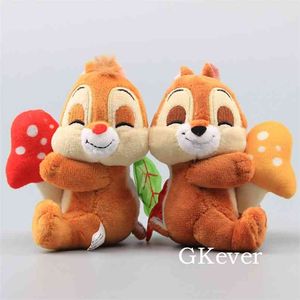 Chipmunks mignons avec des champignons Mini animaux en peluche Adorables poupées en peluche 11 cm 210728