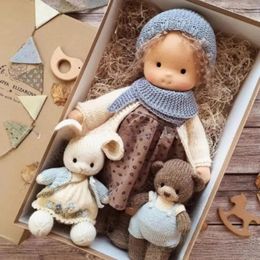 Lindo algodón relleno muñeca de peluche juguetes de peluche suaves Waldorf muñecas de embalaje hechas a mano caja de cambio de tela regalos de cumpleaños para niños 240219