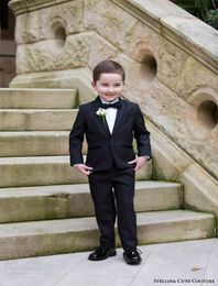 Cute Couture 2016 Ropa de ocasión para niños Página de esmoquin para niños pequeños Trajes formales Chaqueta Pantalones Camisa con lazo Boy039s Formal6481925