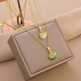 Collar con colgante de cisne blanco y verde de diseño bonito, joyería de acero inoxidable chapada en oro para regalo de mujer