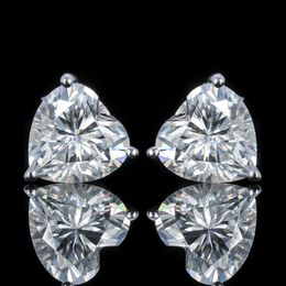 Boucles d'oreilles mignonnes diamant testé avec succès clignotant couleur D Moissanite boucles d'oreilles en forme de cœur en argent 925 plaqué or boucles d'oreilles à clous scintillants pour hommes et femmes