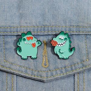 Broches en émail Dragon respirant le feu, broches de dinosaure vert personnalisées, Badges à revers, bijoux animaux de dessin animé, cadeau pour enfants amis