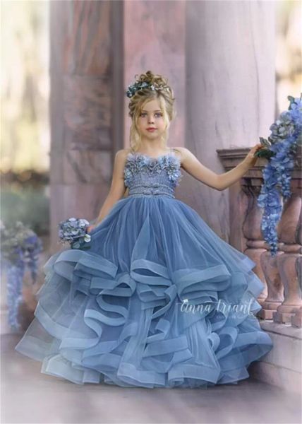 Lindos vestidos de niña de las flores para la boda Cielo azul Spaghetti Encaje Apliques florales Faldas escalonadas Vestido del desfile de niñas Una línea Vestidos de cumpleaños para niños CG001