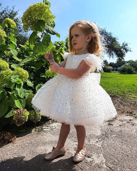 Vestidos lindos de flores para niña, Princesa, línea A, cuello joya, lentejuelas ostentosas, manga corta, Mini desfile para niñas, comunión, cumpleaños